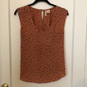 Dark pink sleeveless shirt with bows